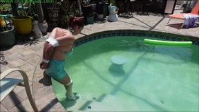 Hot redhead having fun with water bound orgasms (MP4 HD 6000kbps)1