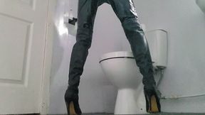 Executrix: Toilet Before A Mission (mkv)