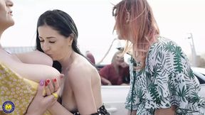 Mommy joins wet dream les foursome