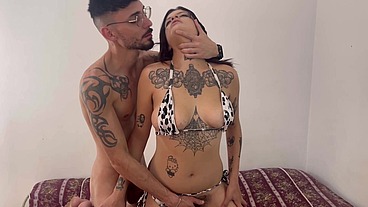 A putinha linda peluda fez a tentativa de anal gostosa