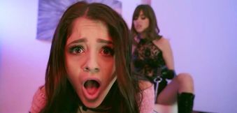 Riley Reid and Ryan Reid lick each other's pussy
