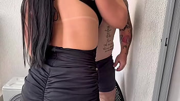 O marido da minha prima n&atilde_o d&aacute_ conta, mas n&atilde_o tem problema que eu dou conta dessa gostosa