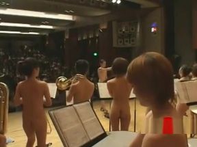 Naked J-teens Tune Up in Plain Sight