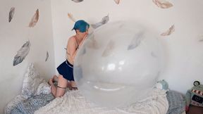 Stashia BTP's crystal blue Wubble Bubble balloon - 1080p