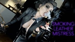 SMOKING LEATHER MISTRESS