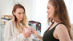 Glamorous Mary Moody and Naomi Swann - in the bed smut - Sex Art