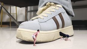4K sneaker Giant rule Dwarf effect