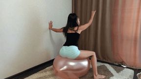 Pops big balloon