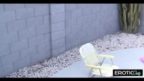 Deutsche Hausfrau f�hrt ihn in Versuchung auf der Terrasse