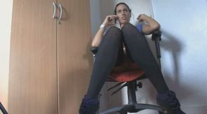Leggy slutty amateur webcam MILF flashed thongs while taking on phone