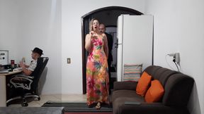 The Cuckold Doesn't See the Sugardaddy Arrive to Fuck His Wife and Still Has to Clean Her Pussy