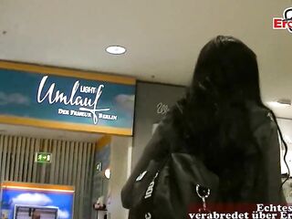 Sex im Kaufhaus - deutsche black teen schluckt sperma in der Umkleide