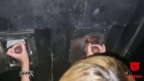 sapatonas fudendo com os heteros na festa de swing e elas chupando pau no glory hole - thai camargo