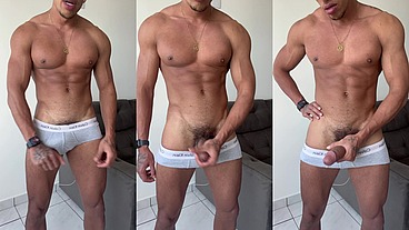 Max só de cueca mostrando o pau