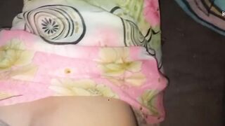 separated from her hubby wearing saree