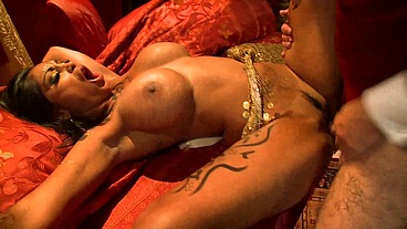 Latina Cleopatra Babe Gets Fucked By Big Dick
