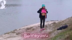bonneyuwu - 2:56 topless en la playa