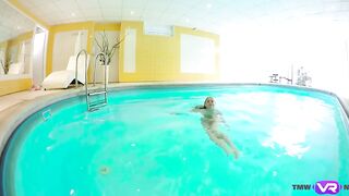 Tmw VR net - Nancy A - BLONDE DIG SOLO PLAY INSIDE A POOL