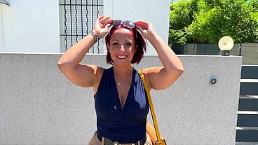 Premier porno pour Vanessa, secrétaire, 30 ans