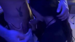 fui na balada e dei pro barman