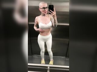 shaved whore squirting climax in public elevator
