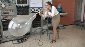 Rachel Blows Single and Double-Stuffed Q18 Balloons (MP4 - 1080p)