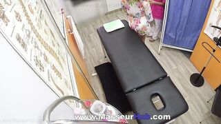 19y bimbos goes to the masseur. The masseuse who receives her is 19 yo.The masseur arrives and fucks them