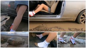 Real estate agent got her powerful BMW 330 E46 stuck in deep mud upskirt