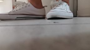 dirty feet and dirty insoles for your italian giantess in public shop - dirty and sweaty feet all to worship
