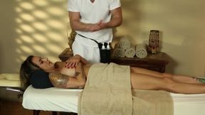 Fooled babe massaged jizz