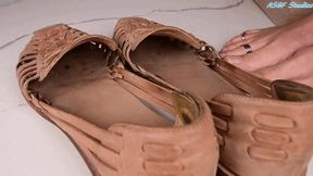 Goblin Goddess shrinks and shrinks you as you lick her flats clean - MP4