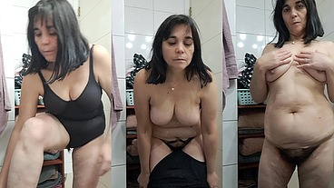 wife taking off her clothes to wash her pussy