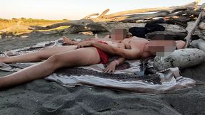STEPDAUGHTER ASSISTS ME ON BEACH AS I CUM - REALCaught
