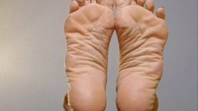 FOOT LOVER UNDER MY SIZE 9'S