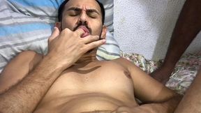 bazzuca23cm e maax puto karioca revezando o cuzinho do marc ferri numa foda bareback com muita leitada