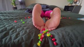 I let him dump his load all over my candy jelly beans soles before I get a pedicure
