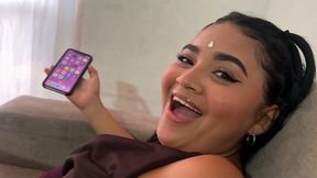 Can't stop masturbating while checking out my stepsis