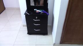 mi amiga es modelo webcam y mientras le ayudo con su video se calienta y me la chupa