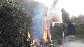 Enjoying fire by the sea AVI(1280x720)FHD