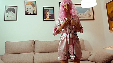 The actress Ariel Ortiz with her pink hair shows her neighbor that she can put her fingers up her big ass