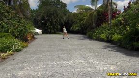 Rollerblading sweet 18 year old pussy