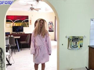 Nearly caught cheating! Wicked stepdaughter hid in the fridge and enticed Stepdad