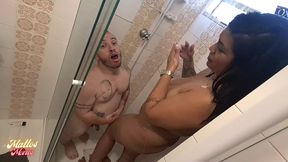 depois de dar pro anao tomei banho com ele e ele continuou de pau duro