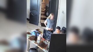 كميرات المراقبة تكشف خيانة زوجة مع عمها