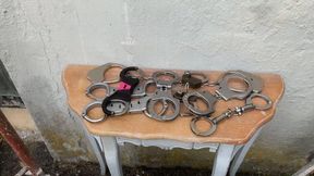 Meelina and Laura at the handcuffs museum