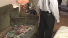 Mature Roxi Gives Footjob To Her Black Client On The Massage Table! (wmv)
