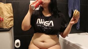 Secret Bathroom Stuffing (Burger King 1800+kcal) [MOV]