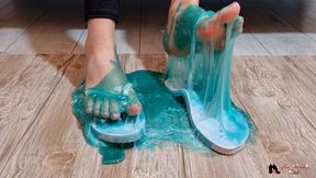 Flip flops wrecked by alien glue