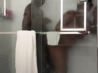 THIS CHAB MADE ME SO JUICY IN THE SHOWER
