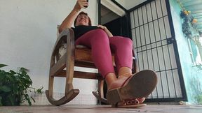 Wrinkled soles, pointed toes, sandals, pronounced arches, well-painted toenails, toe-tip tapping (1)